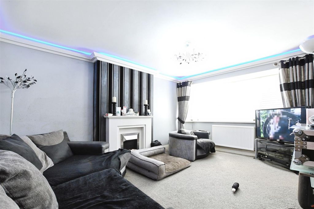 Property photo 3 of 32 Sitting Room/Front Room