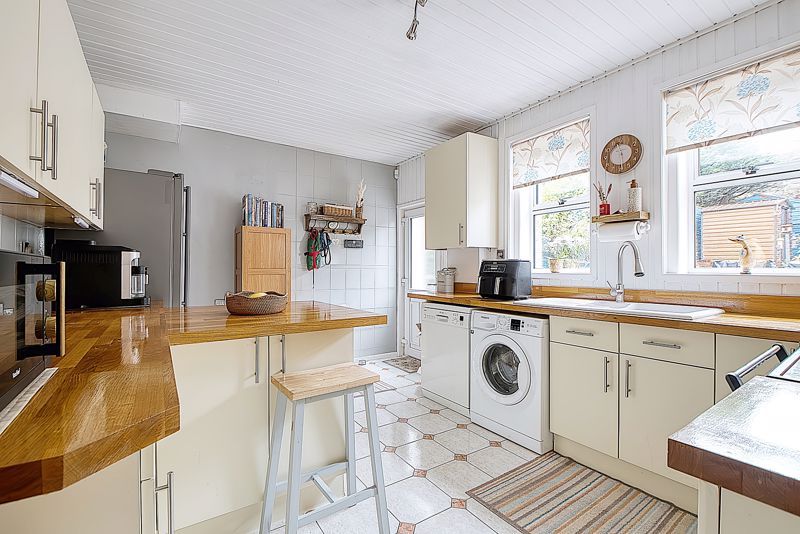 Property photo 2 of 33 Kitchen