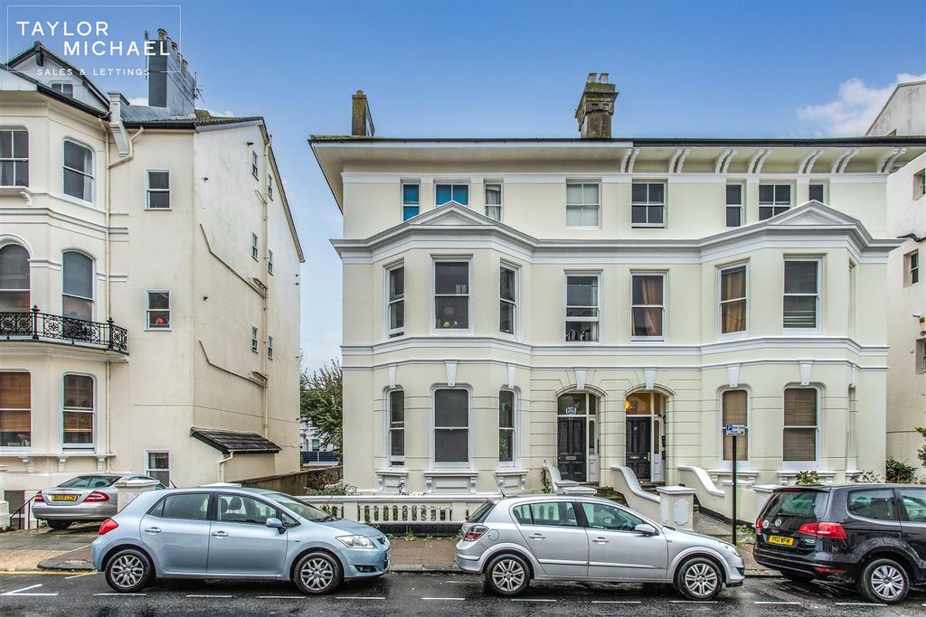 Property photo 2 of 8 Front