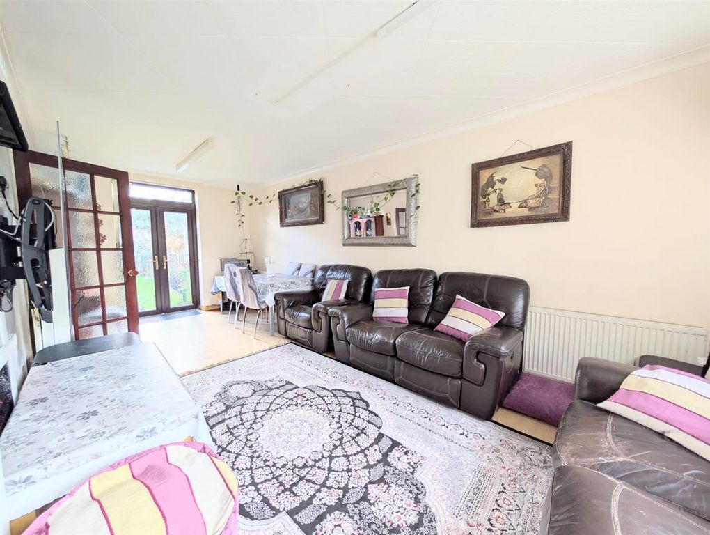 Property photo 2 of 9 236E148c-A8d6-453A-B704-Bd2F72ba1443.Jpg