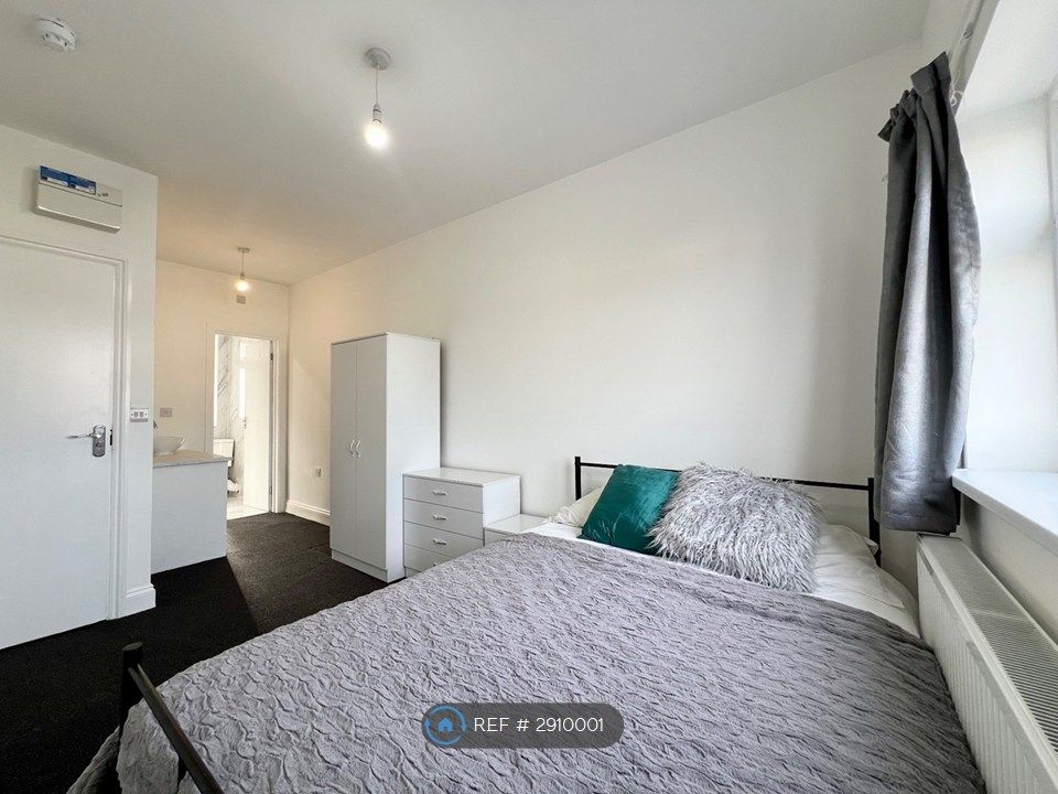 Property photo 1 of 25 Available Room