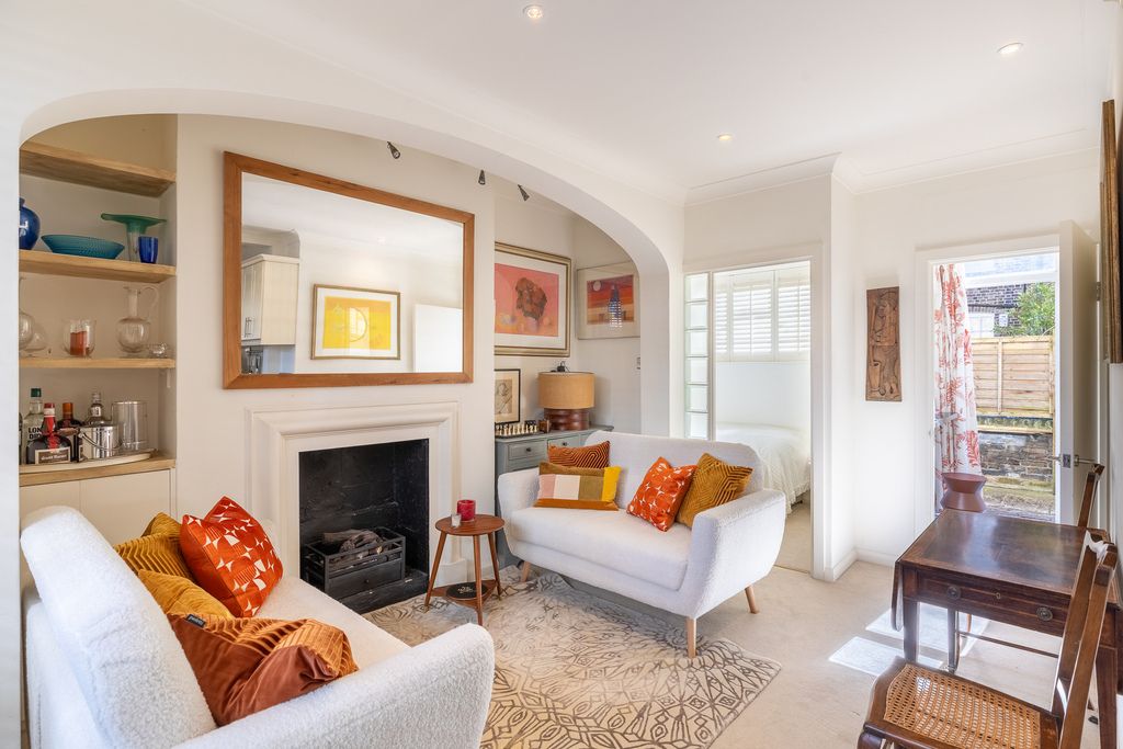Property photo 1 of 12