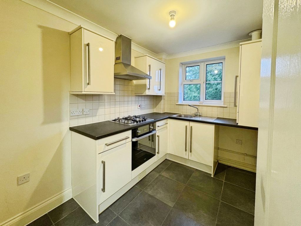 Property photo 3 of 7 Kitchen