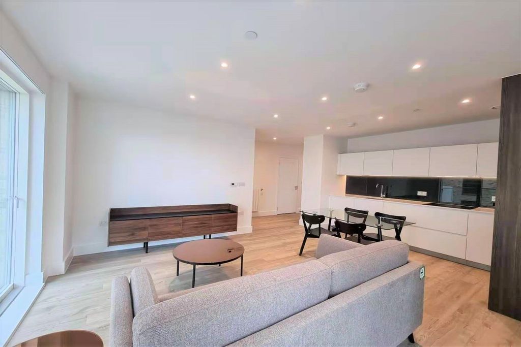 Property photo 3 of 12 1