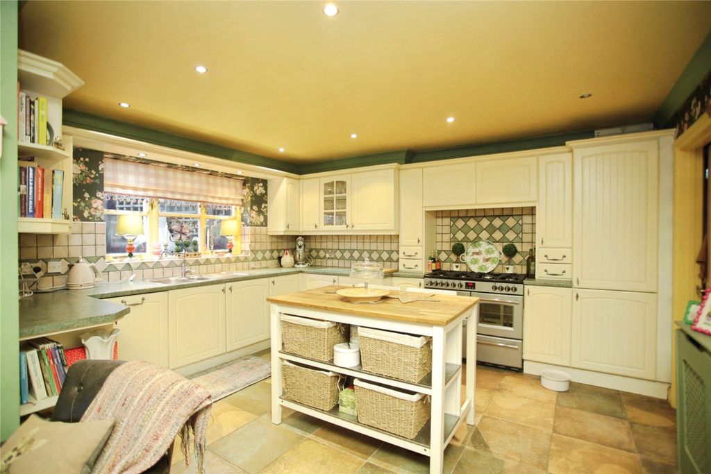 Property photo 2 of 17 Picture No. 27