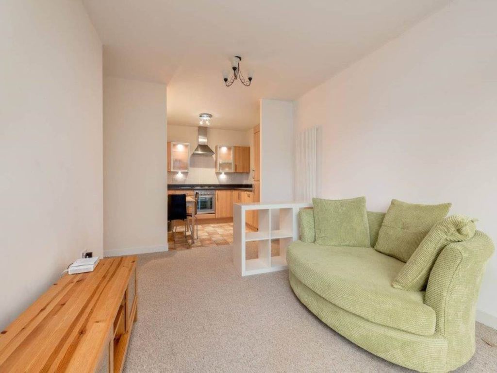 Property photo 3 of 11 55956_Drybroughcres-003