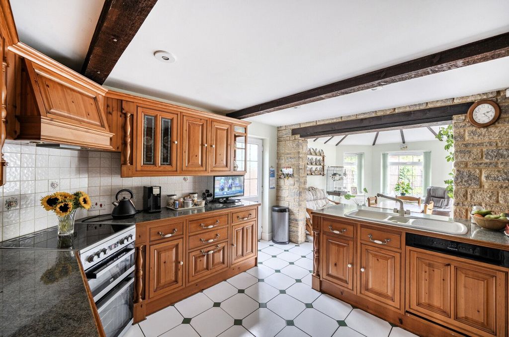 Property photo 3 of 16 Kitchen/Dining Room