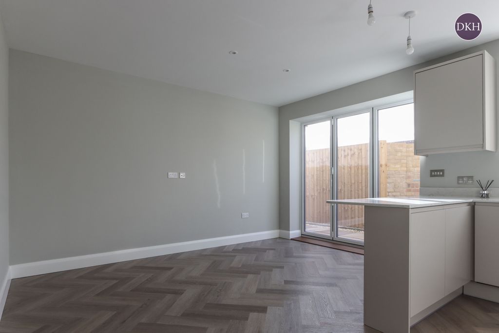 Property photo 3 of 18 Picture No. 04