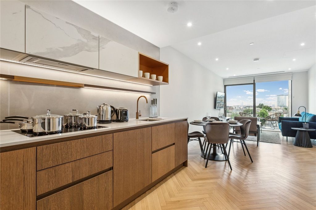 Property photo 1 of 17 Kitchen/Reception