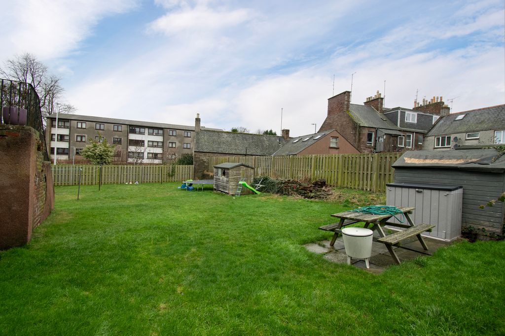 Property photo 3 of 19 Shared Garden