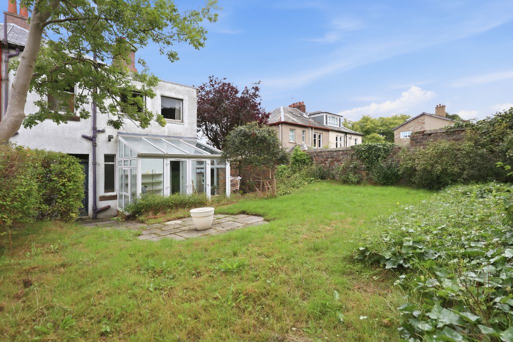 Property photo 2 of 42