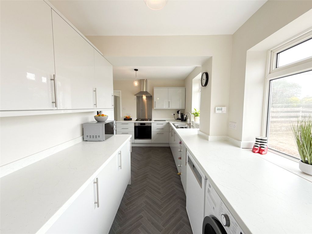 Property photo 3 of 21 Kitchen