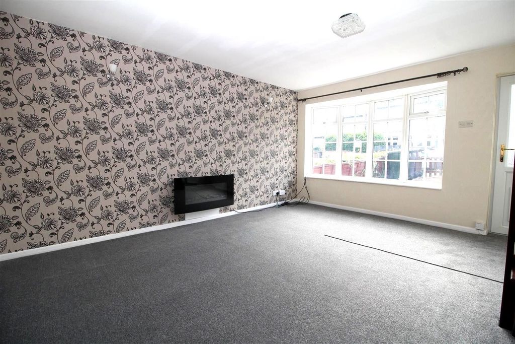 Property photo 2 of 9 Photograph 2