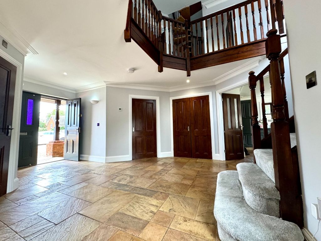 Property photo 2 of 19 4437831