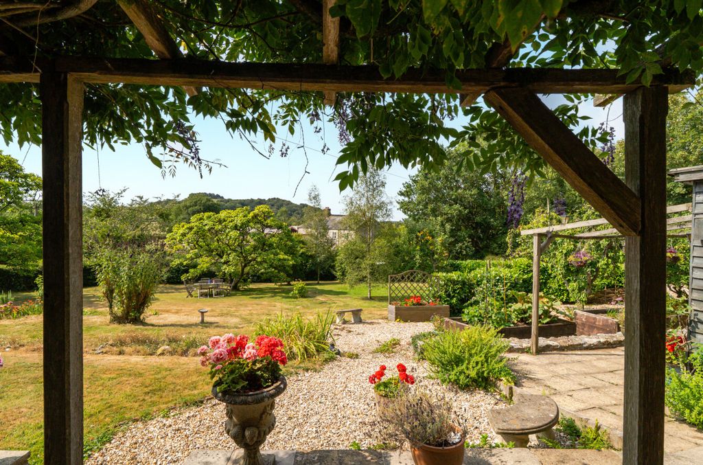 Property photo 2 of 24 Garden