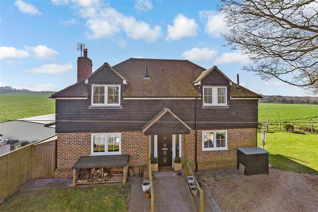 Property photo 2 of 19 Side Garden