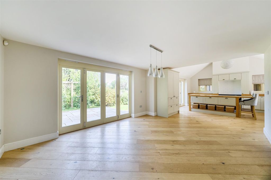 Property photo 3 of 22 Stunning Open Plan Accomodation