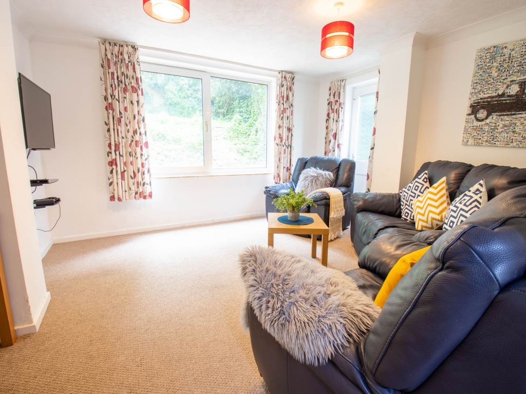 Property photo 1 of 12 Living Room