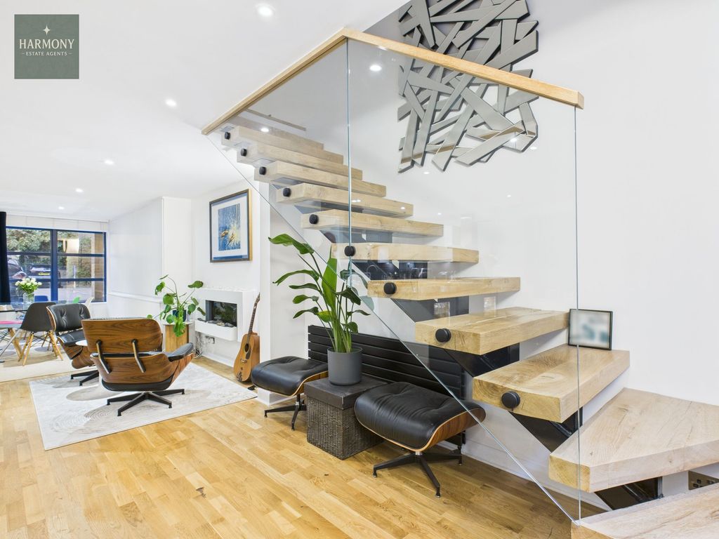 Property photo 1 of 21 Ground Floor