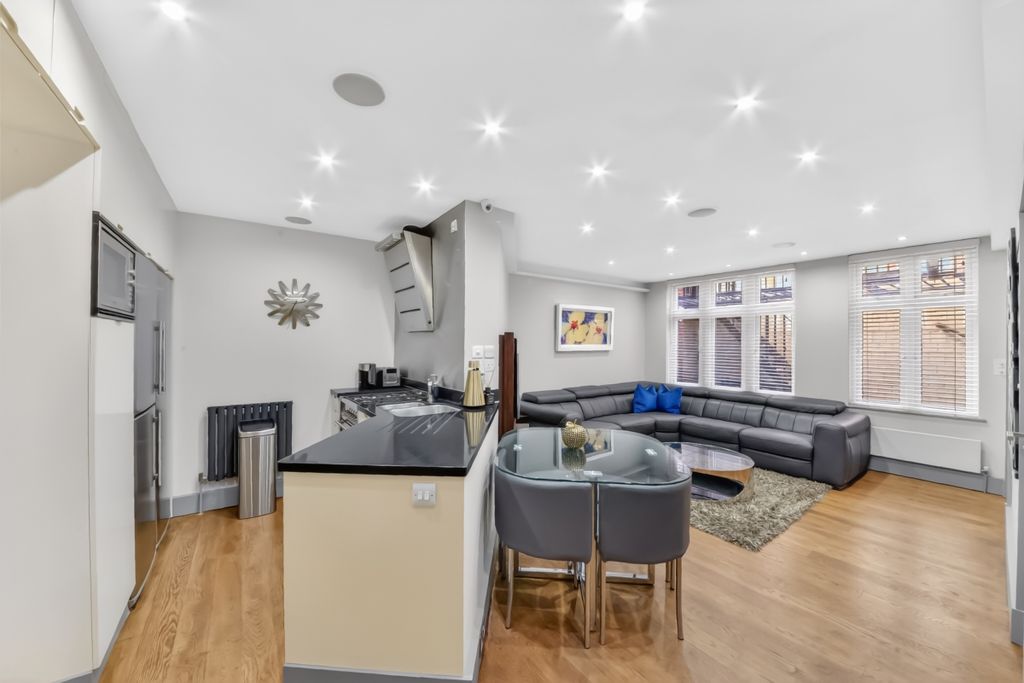 Property photo 1 of 13 Carlton Mansions