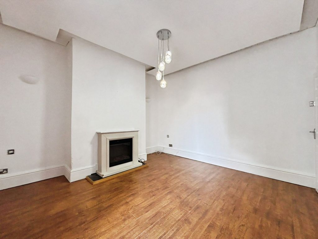 Property photo 2 of 13 5095211