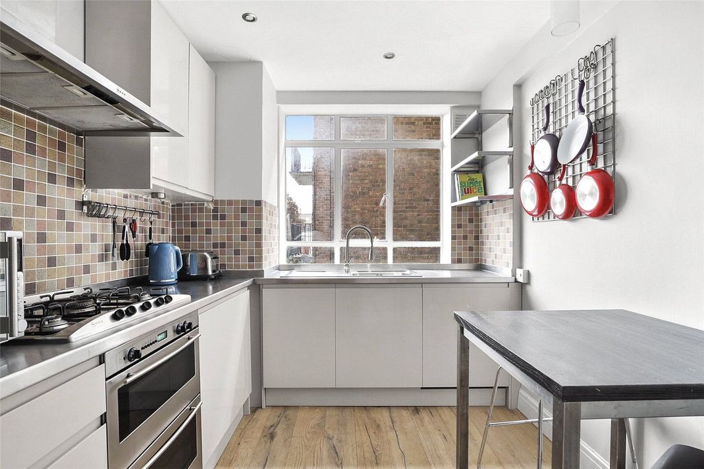 Property photo 2 of 13