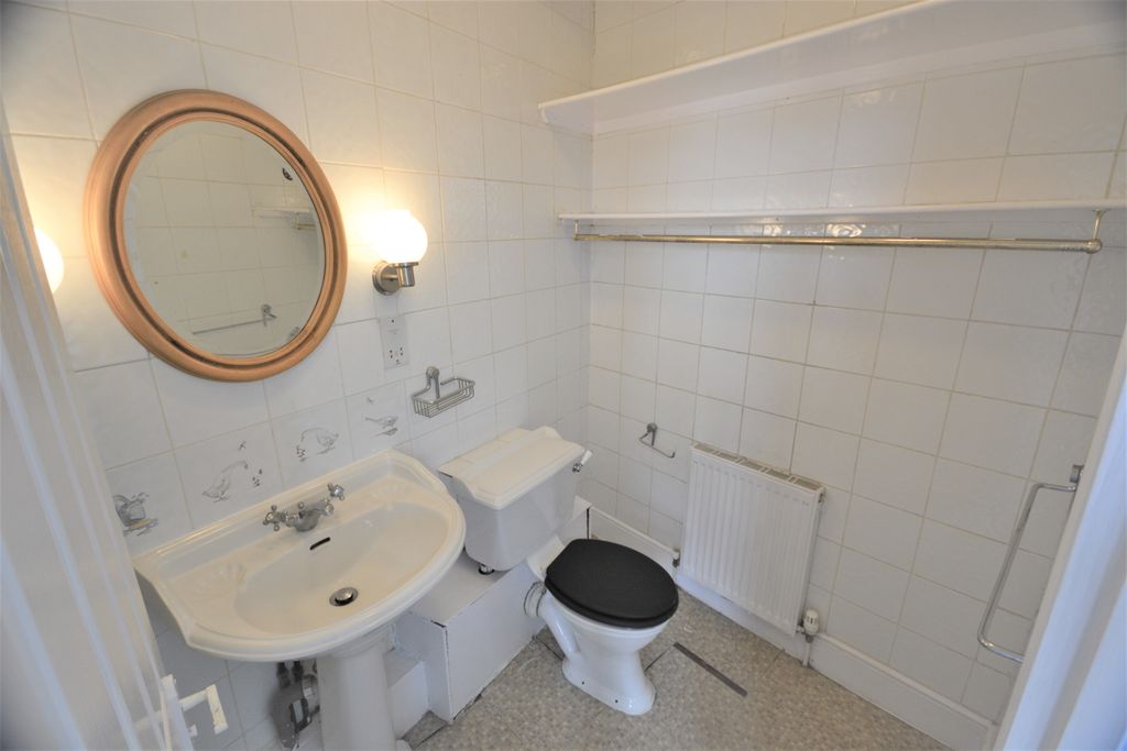 Property photo 3 of 5 Bathroom 1 Picture