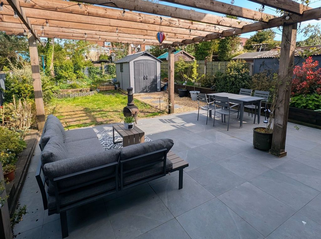 Property photo 2 of 27