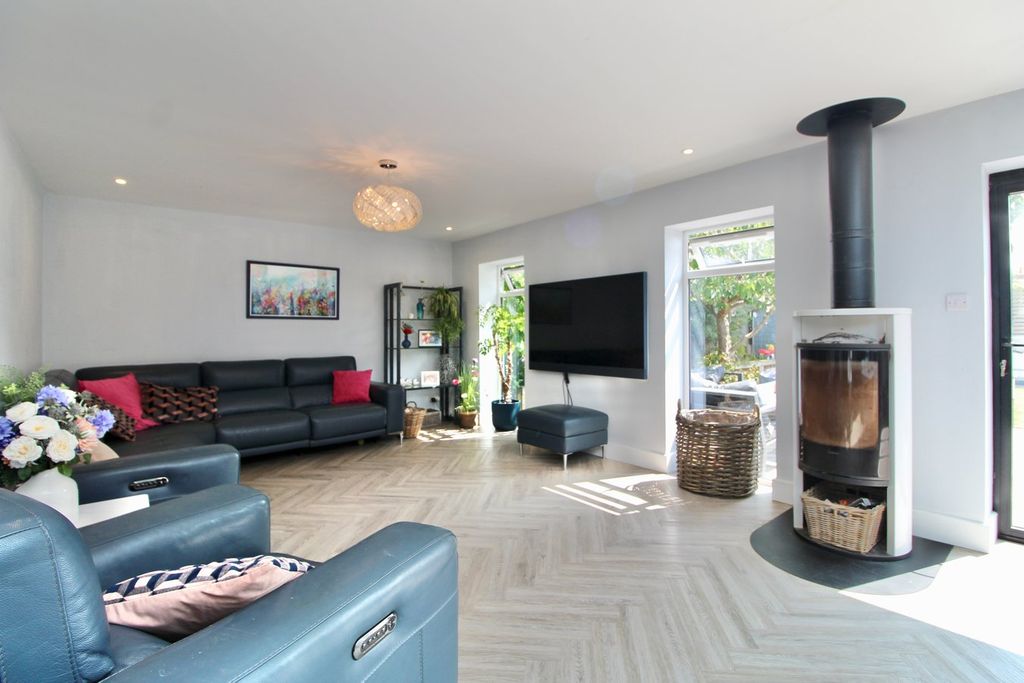 Property photo 3 of 20