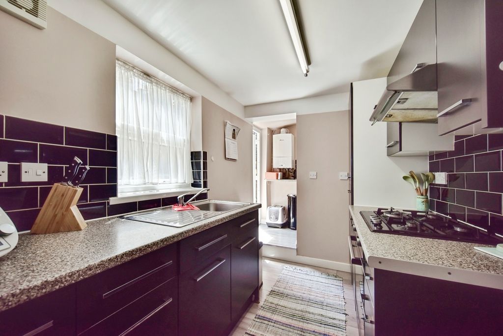 Property photo 1 of 17 Kitchen