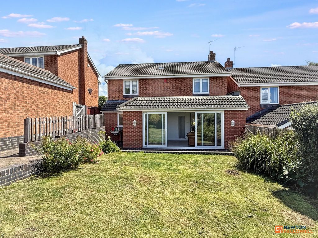 Property photo 2 of 27