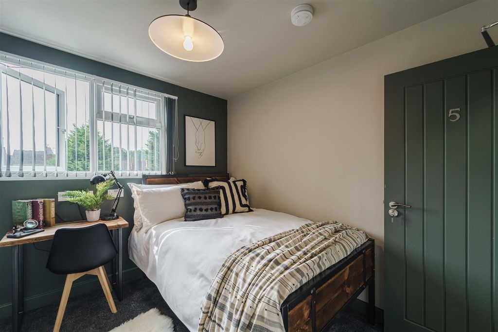 Property photo 2 of 30 003-A7R01163-Hdr.Jpg