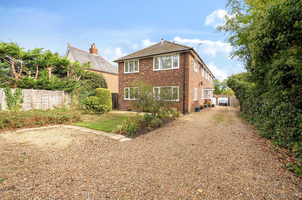 Property photo 1 of 14 Hursley Road 123A (2).Jpg