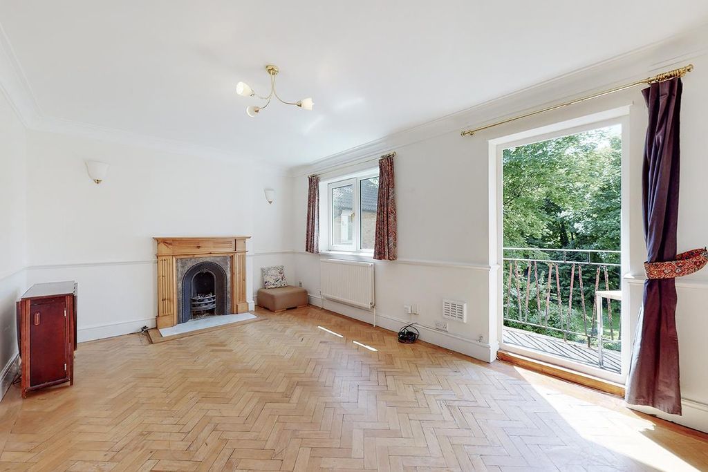 Property photo 3 of 17 W03.Jpg