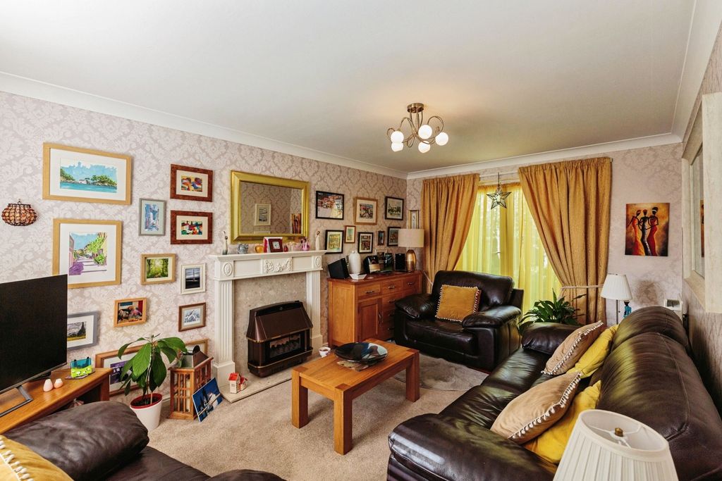 Property photo 2 of 17 Photo