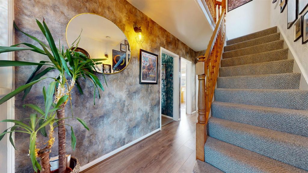 Property photo 3 of 18 Consett Road Hallway