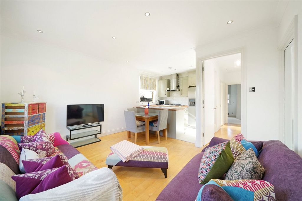 Property photo 2 of 15 Picture No. 17