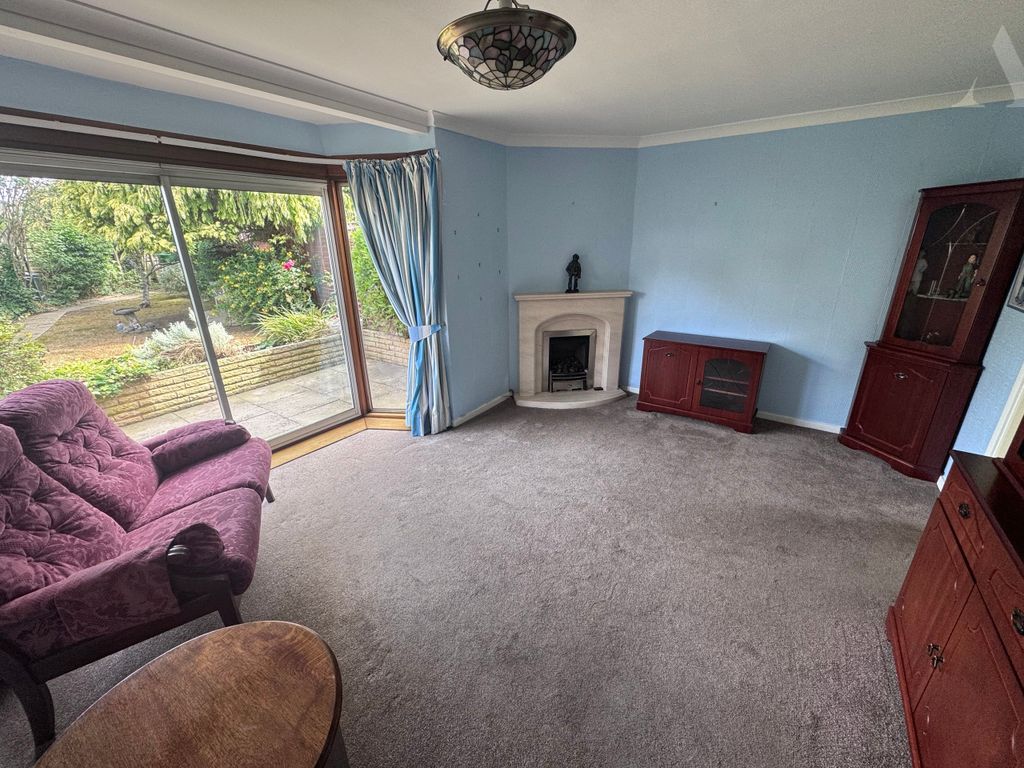 Property photo 3 of 15 3 Gaydon Road ~Reception 2