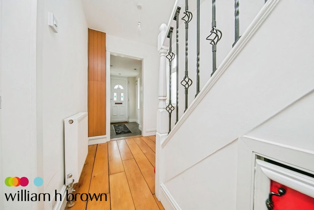 Property photo 2 of 15 Entrance Hall