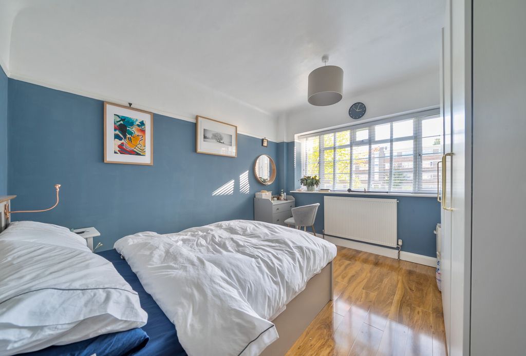 Property photo 3 of 8 1362963-11-68E3d3...