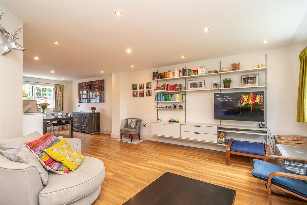 Property photo 3 of 21 Lounge/Dining Room