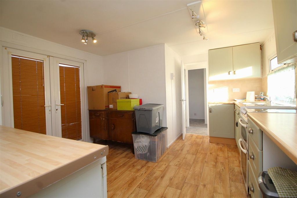 Property photo 3 of 10 Kitchen Diner 1 .Jpg