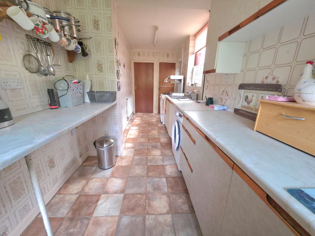 Property photo 3 of 20 Kitchen