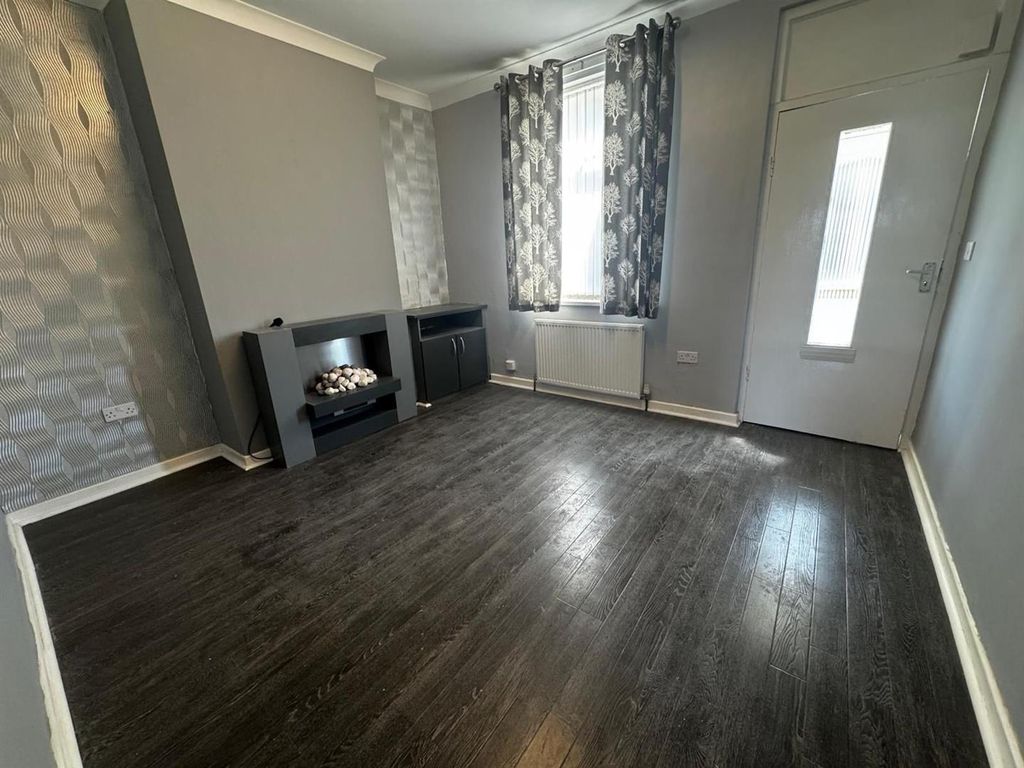 Property photo 3 of 10 Lounge