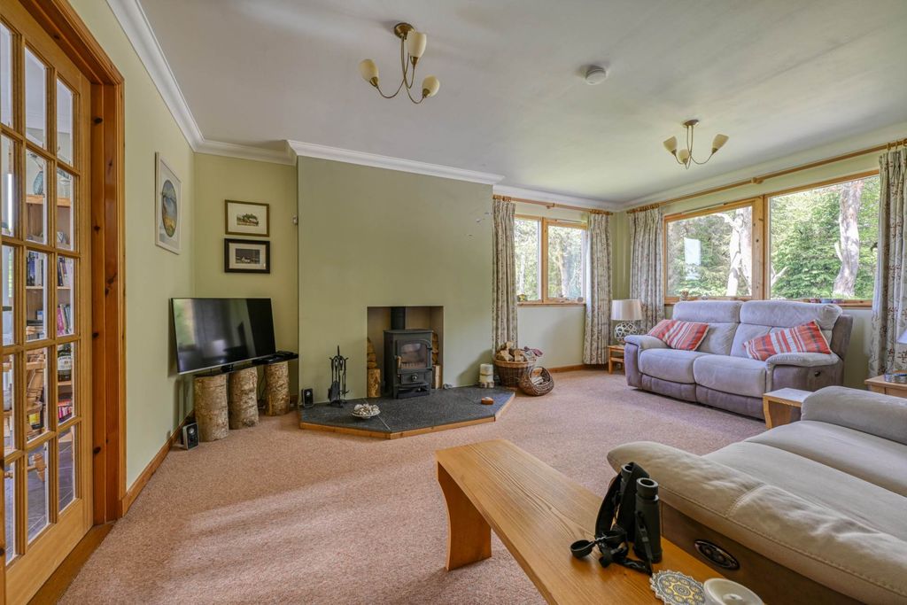 Property photo 2 of 28