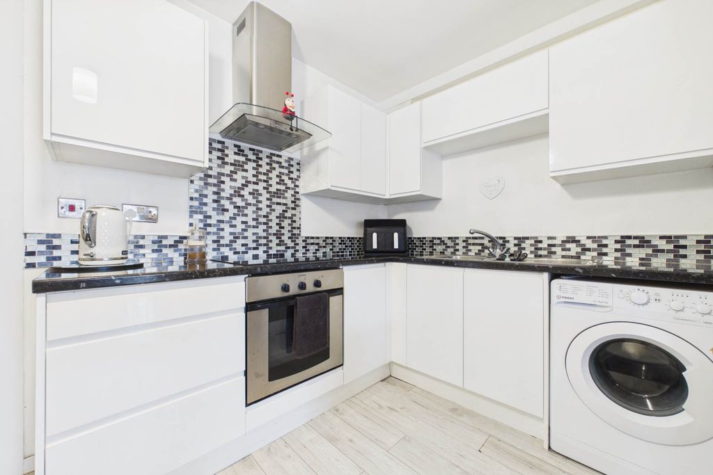 Property photo 3 of 20