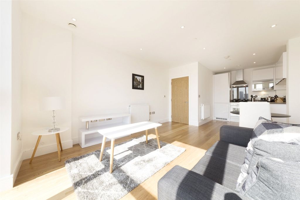 Property photo 2 of 8 Picture No. 11