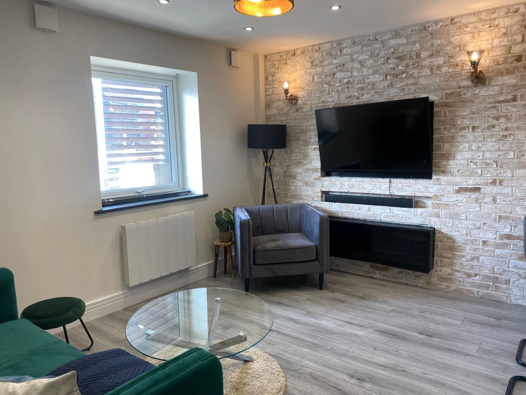 Property photo 3 of 15 Lounge