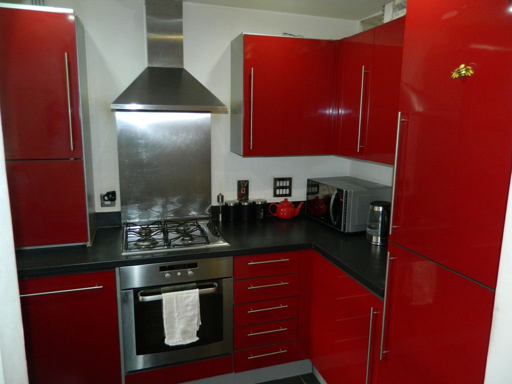 Property photo 2 of 8 Modern Kitchen