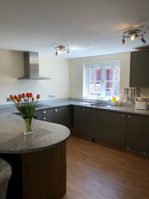 Property photo 3 of 18 Kitchen